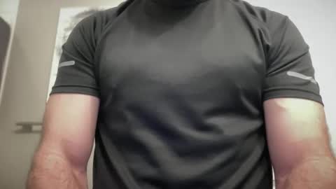 Snapshot of skylineboatclub chatting on February 2025 04:11:02 PM skylineboatclub online show from February 2025 04:11:02 PM