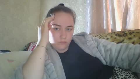 Snapshot of skyressie333 chatting on June 2026 04:23:01 PM skyressie333 online show from June 2026 04:23:01 PM