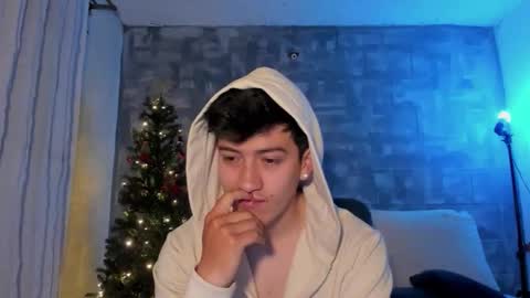 Snapshot of skyrid3r chatting on December 2025 11:21:02 PM Skyrider online show from December 2025 11:21:02 PM