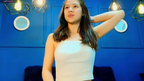 Snapshot of skyy_bloom chatting on November 2025 12:05:01 PM Sky online show from November 2025 12:05:01 PM