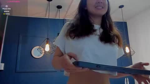 Snapshot of skyy_bloom chatting on November 2025 01:28:01 PM Sky online show from November 2025 01:28:01 PM