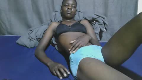 Snapshot of slender_queen chatting on January 2026 12:21:01 PM slender_queen online show from January 2026 12:21:01 PM