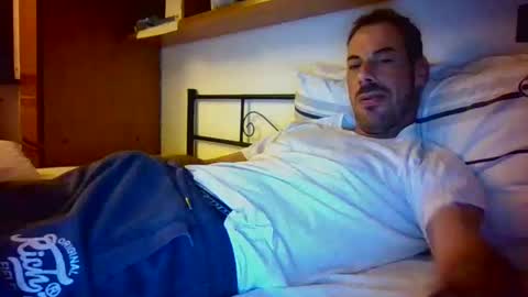 Snapshot of slevin1983 chatting on May 2026 03:00:01 AM slevin online show from May 2026 03:00:01 AM