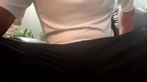 Snapshot of slick2285 chatting on September 2025 06:24:01 AM slick2285 online show from September 2025 06:24:01 AM