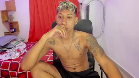 Snapshot of slim_master12 chatting on February 2025 02:14:01 AM slim_master12 online show from February 2025 02:14:01 AM