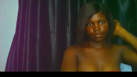 Snapshot of slimthick_tinah chatting on September 2025 05:05:02 PM TINA online show from September 2025 05:05:02 PM