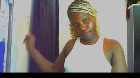 Snapshot of slimthick_tinah chatting on October 2025 07:21:02 PM TINA online show from October 2025 07:21:02 PM