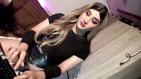 Nathalie online show from May 2026 05:35:01 AM