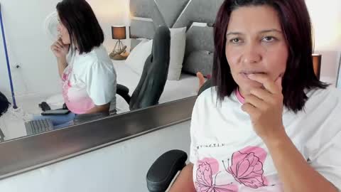 slut_milf_ online show from April 2026 09:04:01 PM