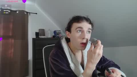 Natsu online show from November 2025 07:03:03 PM