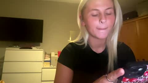 Snapshot of sluttylittlecoolgirl chatting on August 2026 12:10:02 AM hollie online show from August 2026 12:10:02 AM