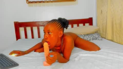 Sexyslutt online show from October 2025 02:16:01 PM