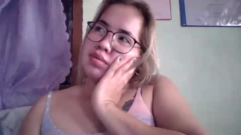 Snapshot of small_boobs59 chatting on September 2025 03:42:02 AM Lovewella online show from September 2025 03:42:02 AM