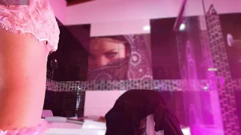 Small Hot19 online show from January 2026 11:23:01 AM