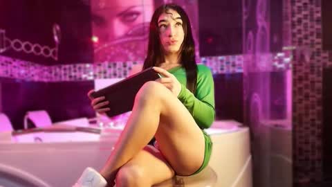 Small Hot19 online show from February 2026 09:39:02 AM