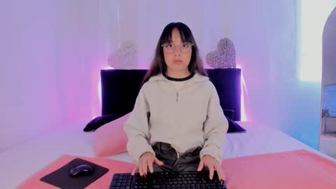 Snapshot of smallsweets_ chatting on September 2025 12:37:01 PM smallsweets_ online show from September 2025 12:37:01 PM