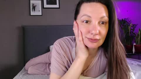 Snapshot of smalltittsbigsoul chatting on March 2025 05:08:01 AM Anna no bbbbybybbabebyy just Anna. And dont call me mom please. online show from March 2025 05:08:01 AM