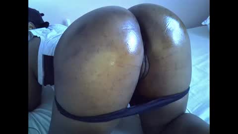 Snapshot of smart_lilly chatting on November 2025 04:59:02 AM smart_lilly online show from November 2025 04:59:02 AM