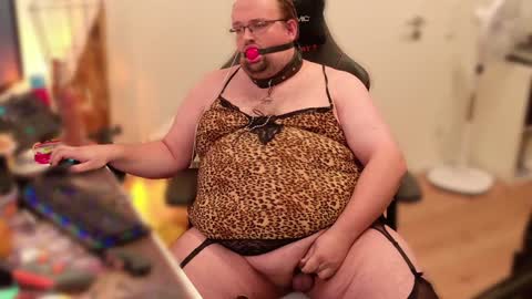 Snapshot of smbuddy42 chatting on December 2024 09:41:01 PM Sissybear online show from December 2024 09:41:01 PM