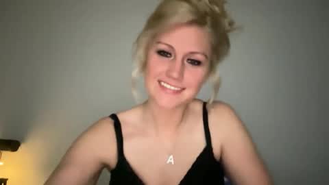 Snapshot of smexxii93 chatting on February 2026 03:57:02 AM smexxii93 online show from February 2026 03:57:02 AM
