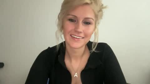 Snapshot of smexxii93 chatting on February 2026 05:20:01 PM smexxii93 online show from February 2026 05:20:01 PM