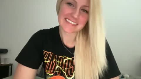 Snapshot of smexxii93 chatting on March 2026 04:35:01 PM smexxii93 online show from March 2026 04:35:01 PM