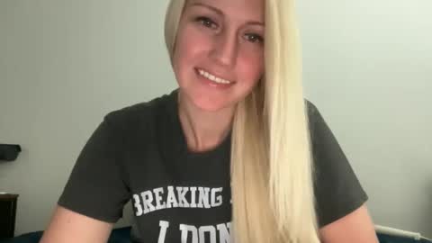 Snapshot of smexxii93 chatting on May 2026 06:46:01 PM smexxii93 online show from May 2026 06:46:01 PM