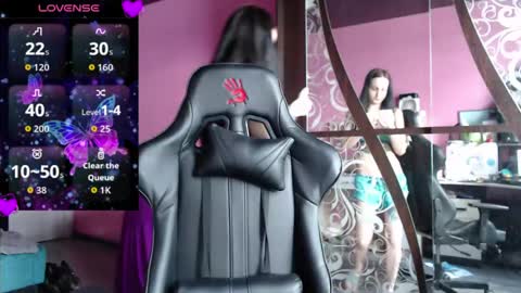 smile_cute_fox online show from April 2026 08:17:01 AM