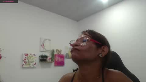 Snapshot of smilet_milf chatting on October 2025 01:46:02 PM Smileth online show from October 2025 01:46:02 PM