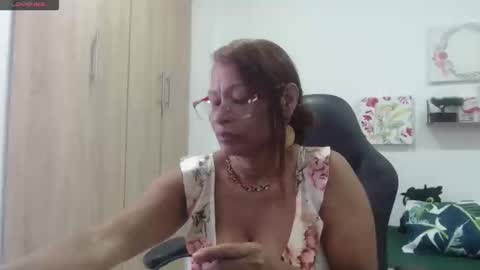 Snapshot of smilet_milf chatting on November 2025 02:17:01 PM Smileth online show from November 2025 02:17:01 PM