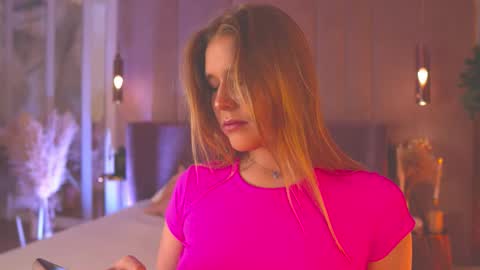 Mia online show from February 2026 05:05:01 AM