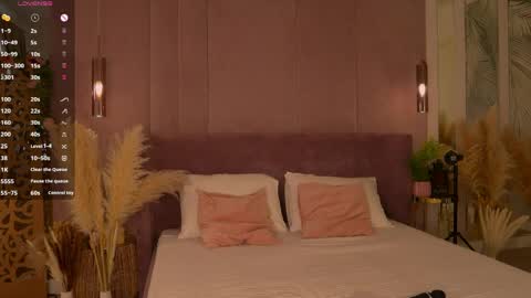Snapshot of smiley_mia_ chatting on May 2026 05:24:01 AM Mia online show from May 2026 05:24:01 AM