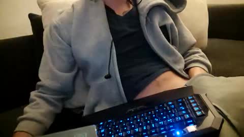 Snapshot of smokeandwatching chatting on December 2024 12:18:01 AM Smokeandwatching online show from December 2024 12:18:01 AM