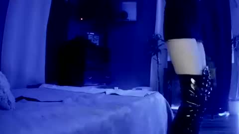 Snapshot of smokeingbitch420 chatting on October 2025 04:44:01 AM love bug online show from October 2025 04:44:01 AM