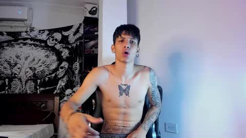 snakebutterfly online show from April 2026 05:05:02 PM