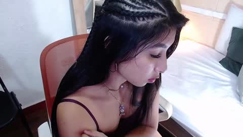 Snapshot of sneakyy_fantasy chatting on January 2025 04:00:02 AM Hellen  online show from January 2025 04:00:02 AM