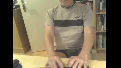 Snapshot of sneaxfreund chatting on December 2024 11:41:02 PM sneaxfreund online show from December 2024 11:41:02 PM