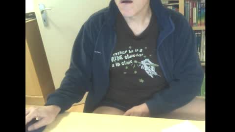 Snapshot of sneaxfreund chatting on January 2025 12:18:01 AM sneaxfreund online show from January 2025 12:18:01 AM