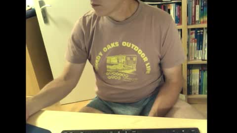 Snapshot of sneaxfreund chatting on September 2025 09:38:01 PM sneaxfreund online show from September 2025 09:38:01 PM