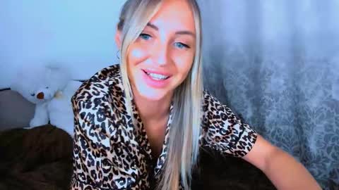 Sneja online show from November 2025 09:50:01 PM