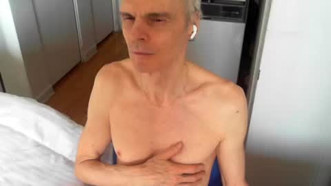 snoro111 online show from April 2026 06:41:01 PM