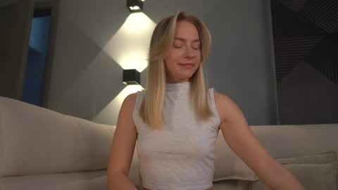 Candice Snow online show from March 2025 09:24:02 AM