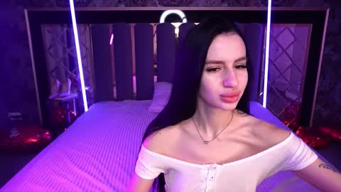 snow_whiteeex online show from February 2026 06:43:02 AM