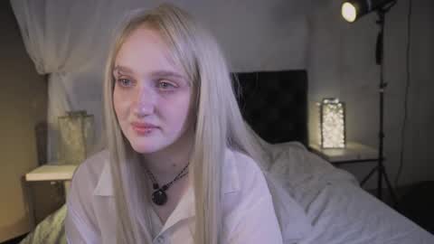 Snapshot of snowflakeskitty chatting on May 2026 05:25:02 AM Ellie online show from May 2026 05:25:02 AM