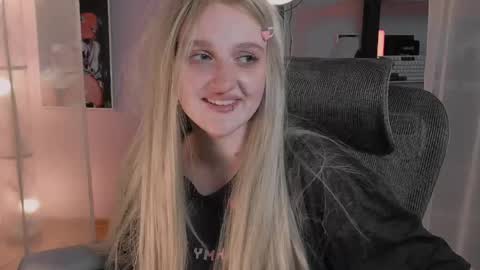 Snapshot of snowflakeskitty chatting on May 2026 05:34:01 AM Ellie online show from May 2026 05:34:01 AM