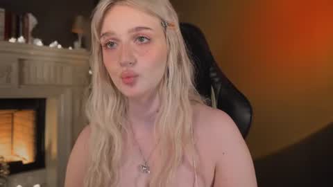 Snapshot of snowflakeskitty chatting on July 2026 05:25:02 AM Ellie online show from July 2026 05:25:02 AM