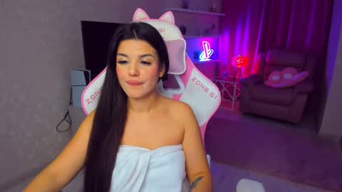 Snapshot of snowingwinter chatting on November 2025 11:05:01 PM snowingwinter online show from November 2025 11:05:01 PM