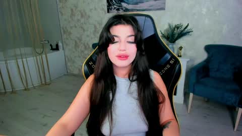 Snapshot of snowingwinter chatting on May 2026 04:07:02 AM snowingwinter online show from May 2026 04:07:02 AM