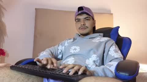 Snapshot of snowlann chatting on November 2025 02:22:02 AM Snow online show from November 2025 02:22:02 AM