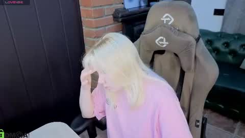 Snapshot of soffa_mitchell chatting on July 2026 01:10:02 AM Soffa Mitchell online show from July 2026 01:10:02 AM